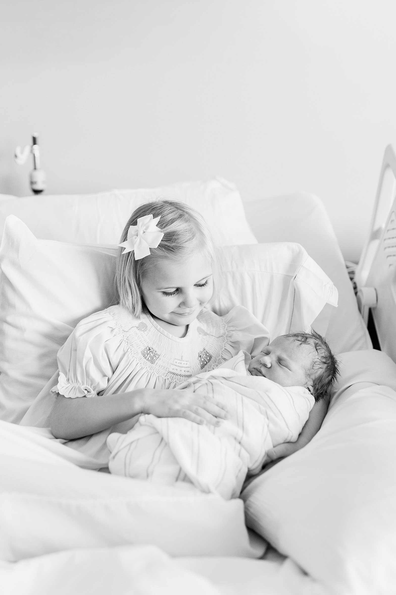 Sibling holding baby sister for first time during Fresh 48 session | Caitlyn Motycka Photography