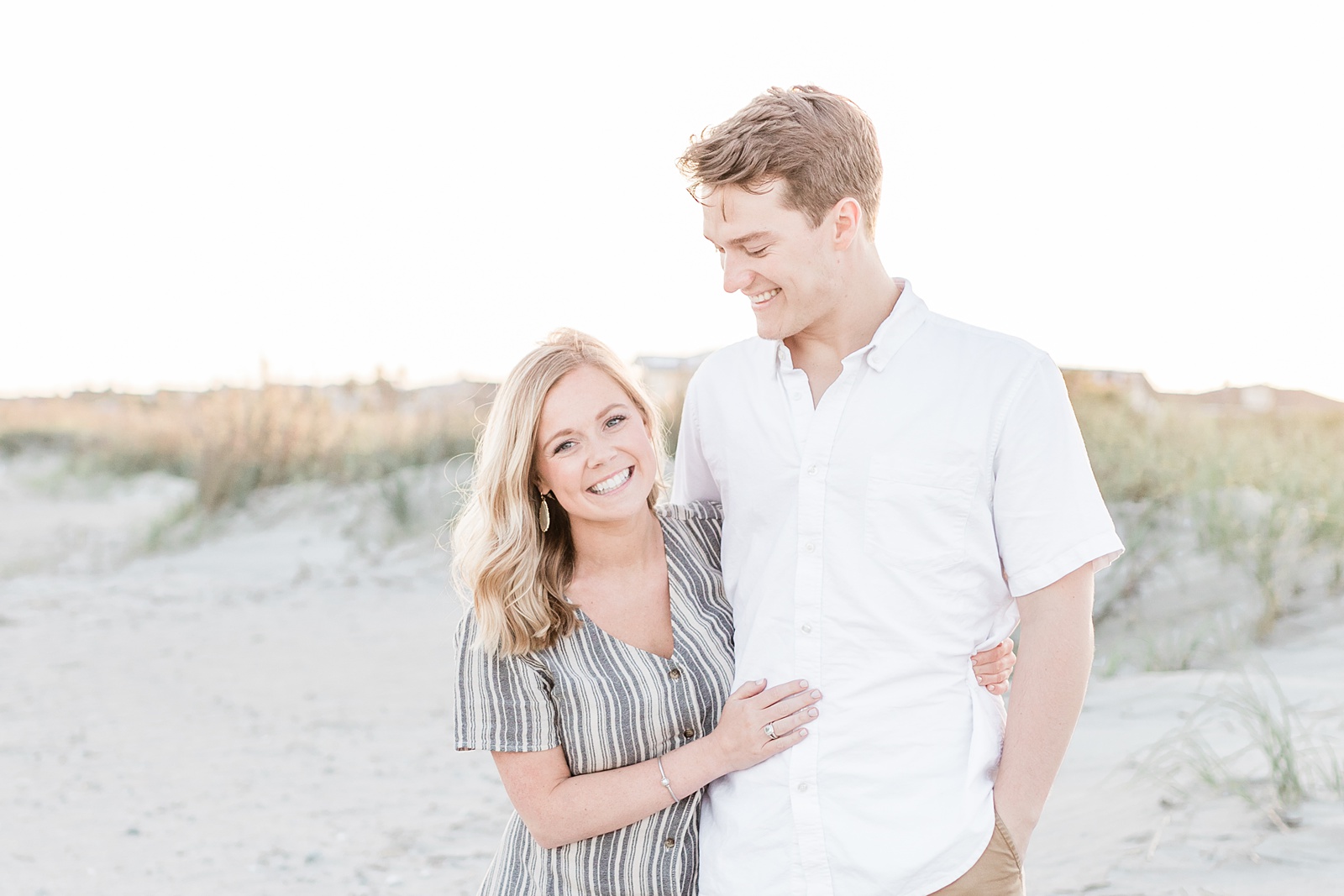 What to wear for your family session on the beach | Caitlyn Motycka Photography