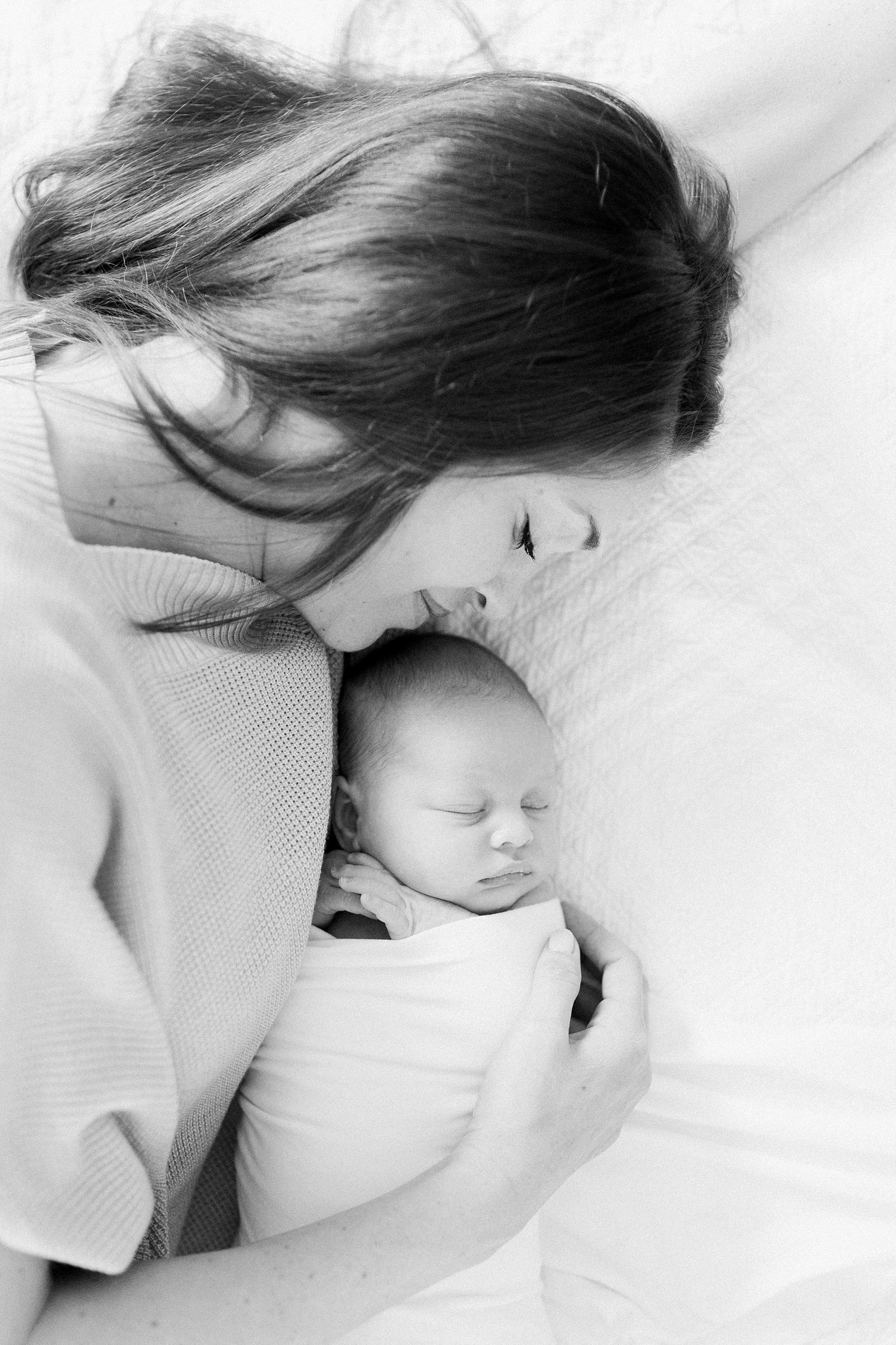 Black and white image of mom and baby by Charleston newborn photographer, Caitlyn Motycka Photography