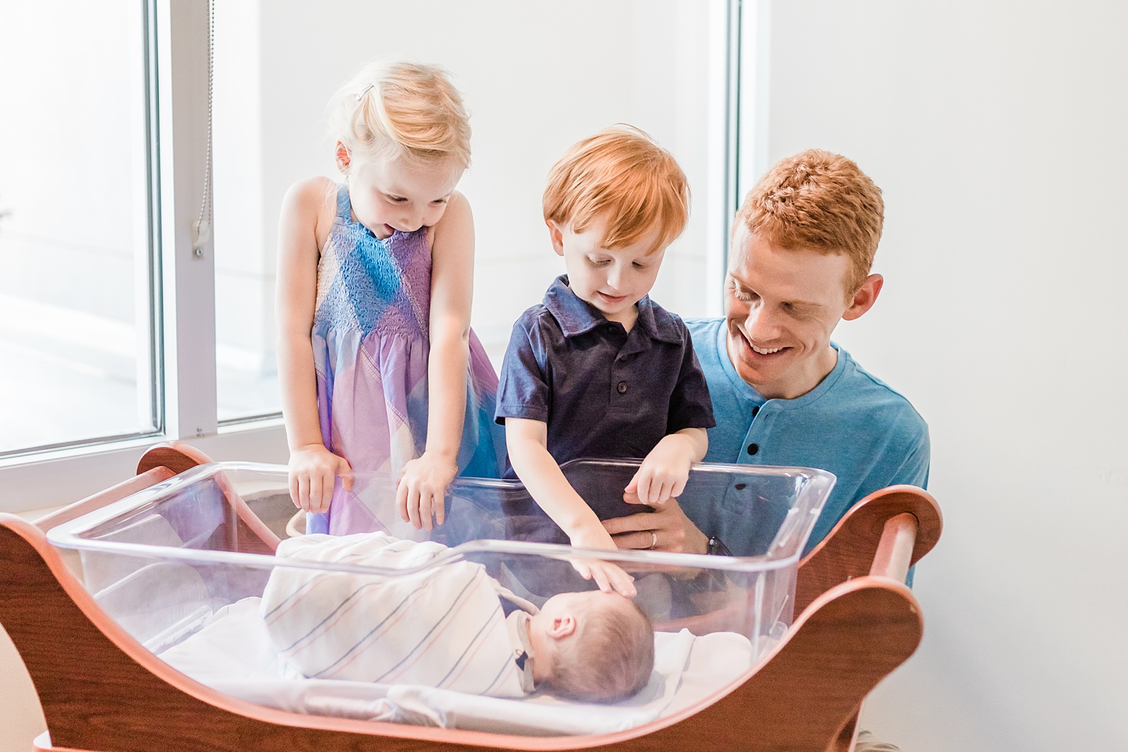 Siblings greeting baby brother in the hospital by Caitlyn Motycka Photography