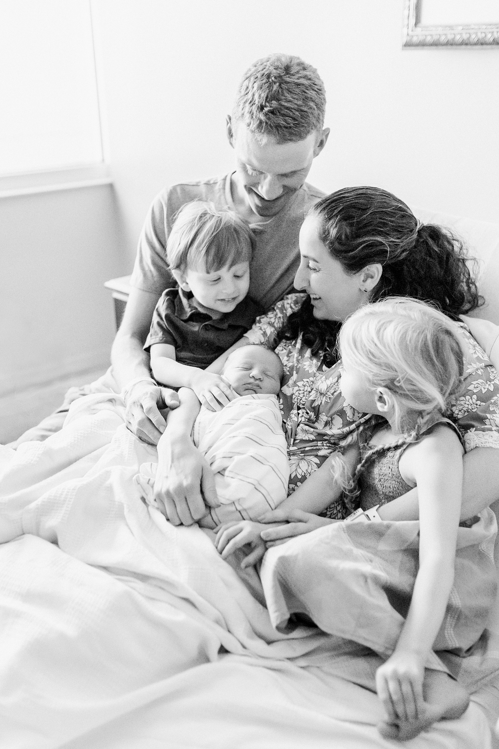 Family of 5 in black and white during Fresh 48 session | Caitlyn Motycka Photography
