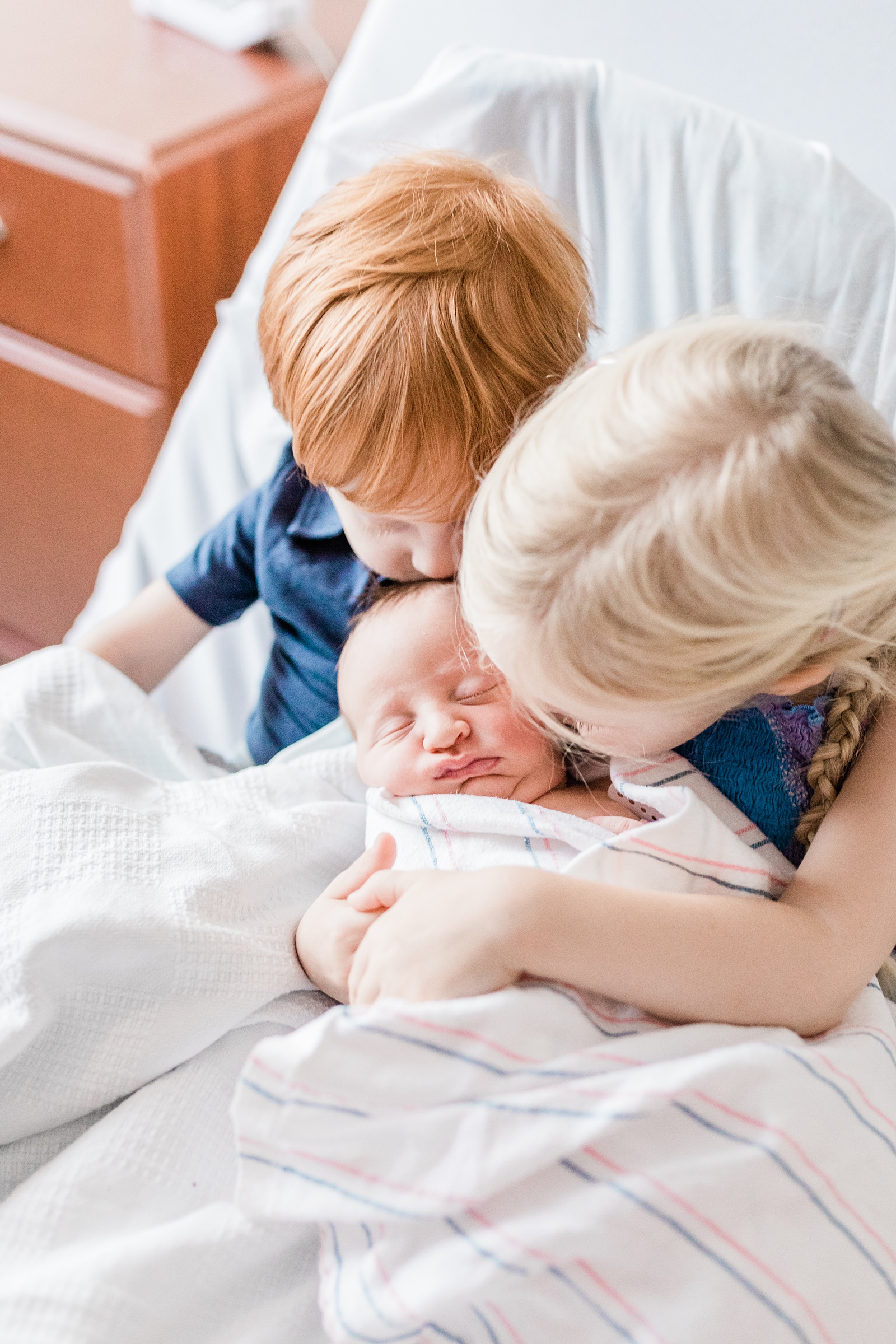 Siblings during Fresh 48 hospital session by Caitlyn Motycka Photography