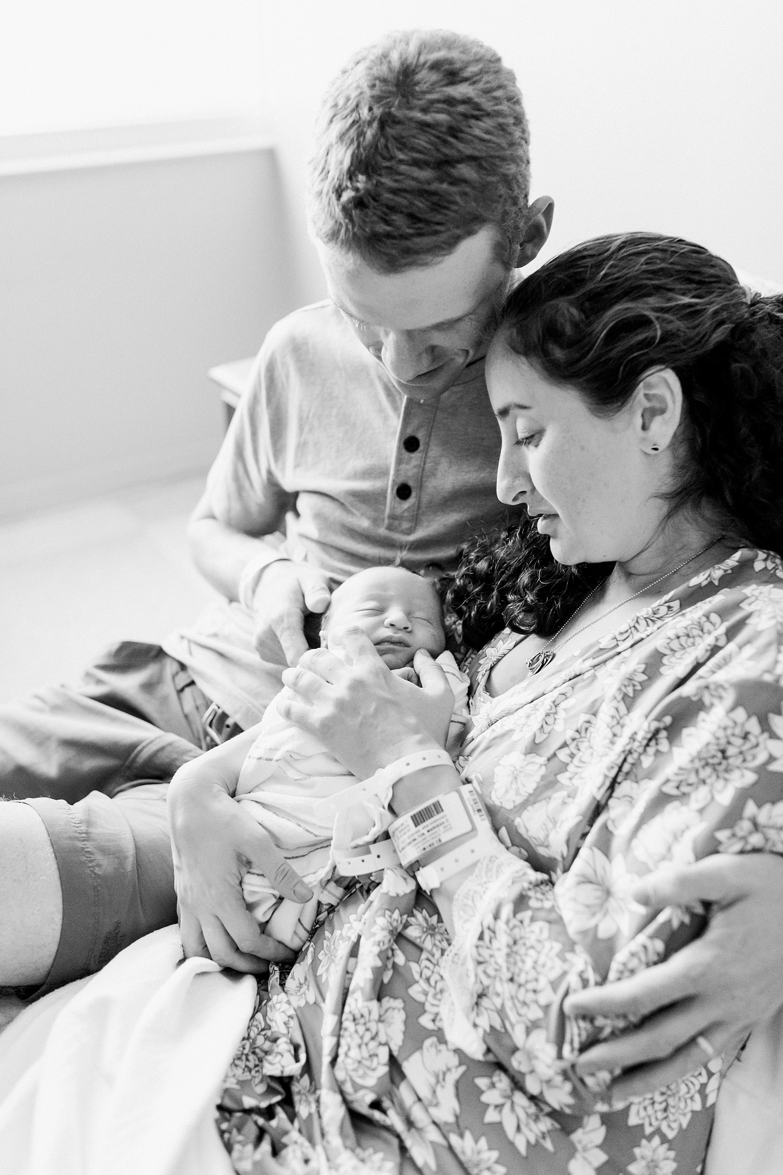 Parents with newborn in hospital during Fresh 48 session | Caitlyn Motycka Photography