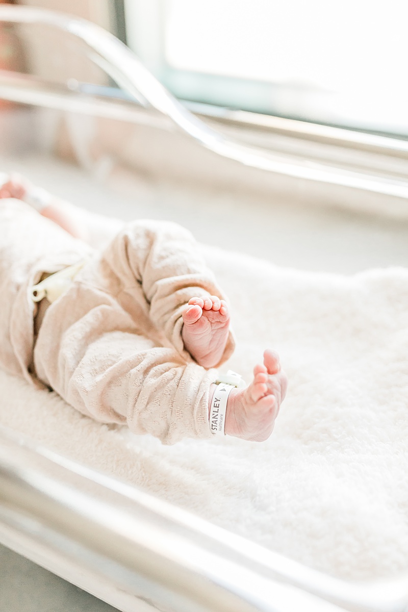 Newborn baby toes photographed during Fresh 48 photoshoot in the hospital | Caitlyn Motycka Photography.