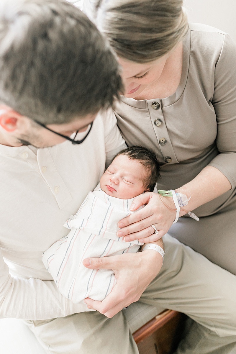 Parents with newborn during Fresh 48 hospital session | Caitlyn Motycka photography