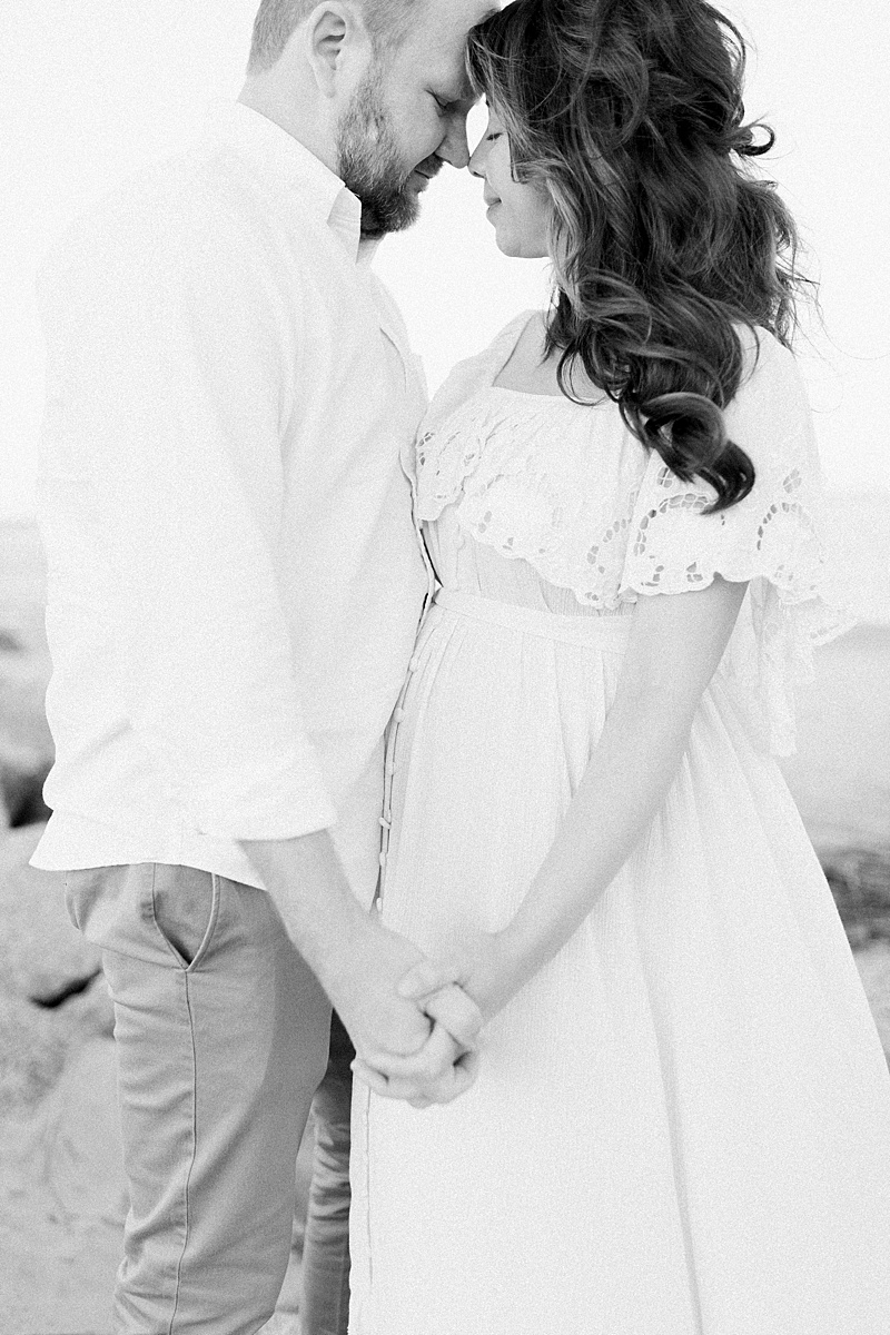 Black and white maternity photos by Caitlyn Motycka Photography. 