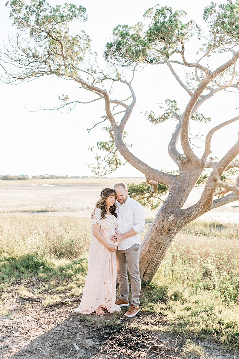 Parents-to-be in Charleston, SC for babymoon and maternity photos by Caitlyn Motycka Photography. 