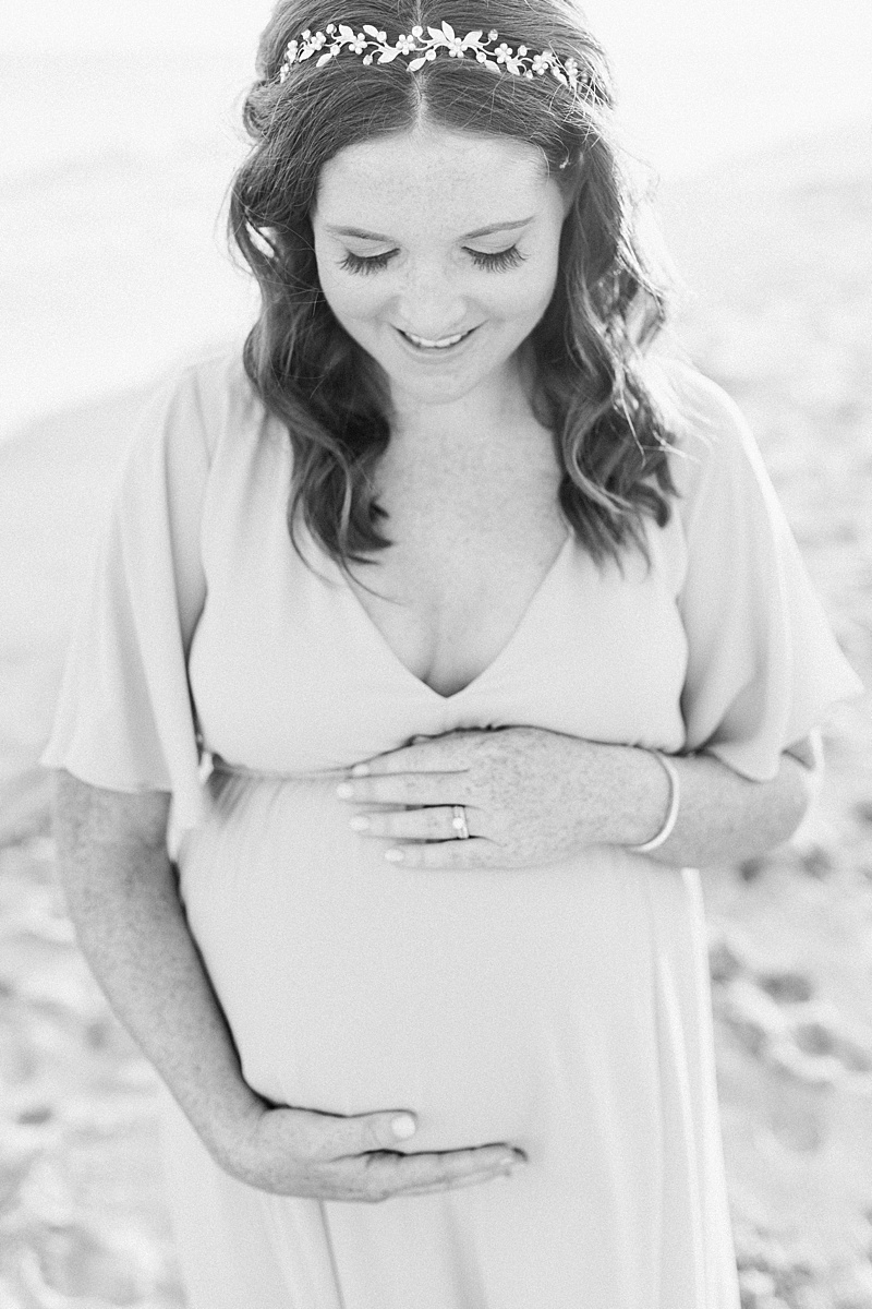 Beach maternity photoshoot in Charleston, SC with Charleston Maternity and Newborn Photographer, Caitlyn Motycka Photography.