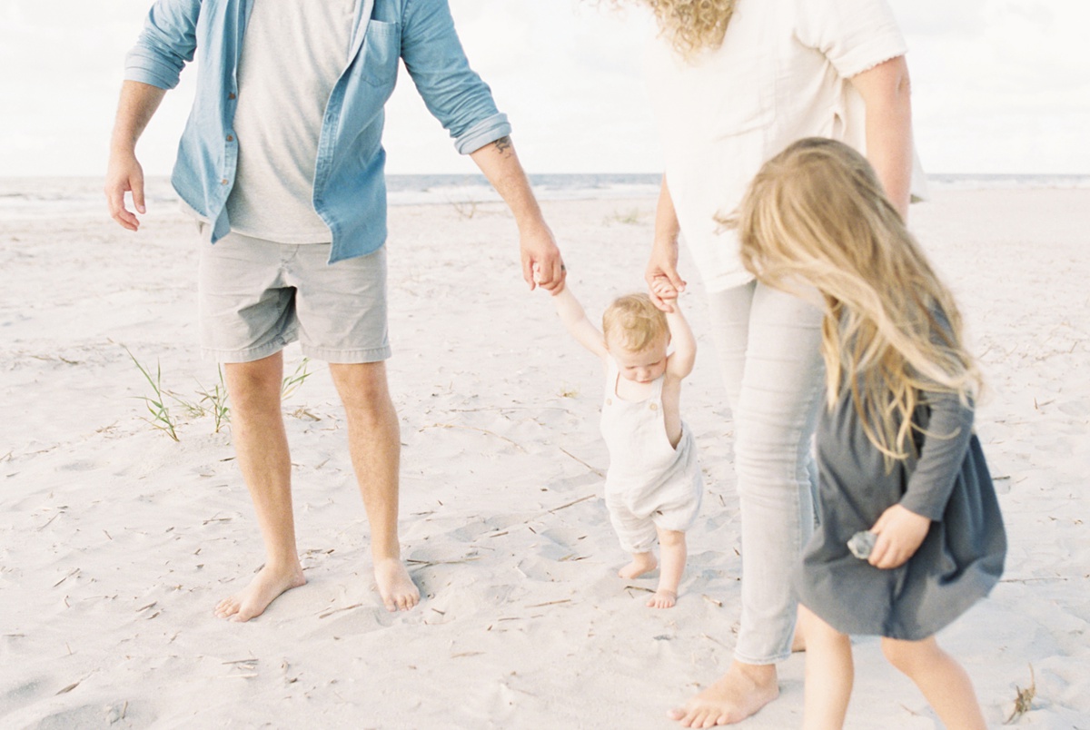 Family photoshoot on the beach in Charleston, SC. Photos by Caitlyn Motycka Photography. 