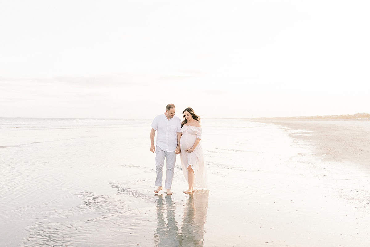 Twin maternity session on Isle of Palms in Charleston, SC. Photos by Caitlyn Motycka Photography.