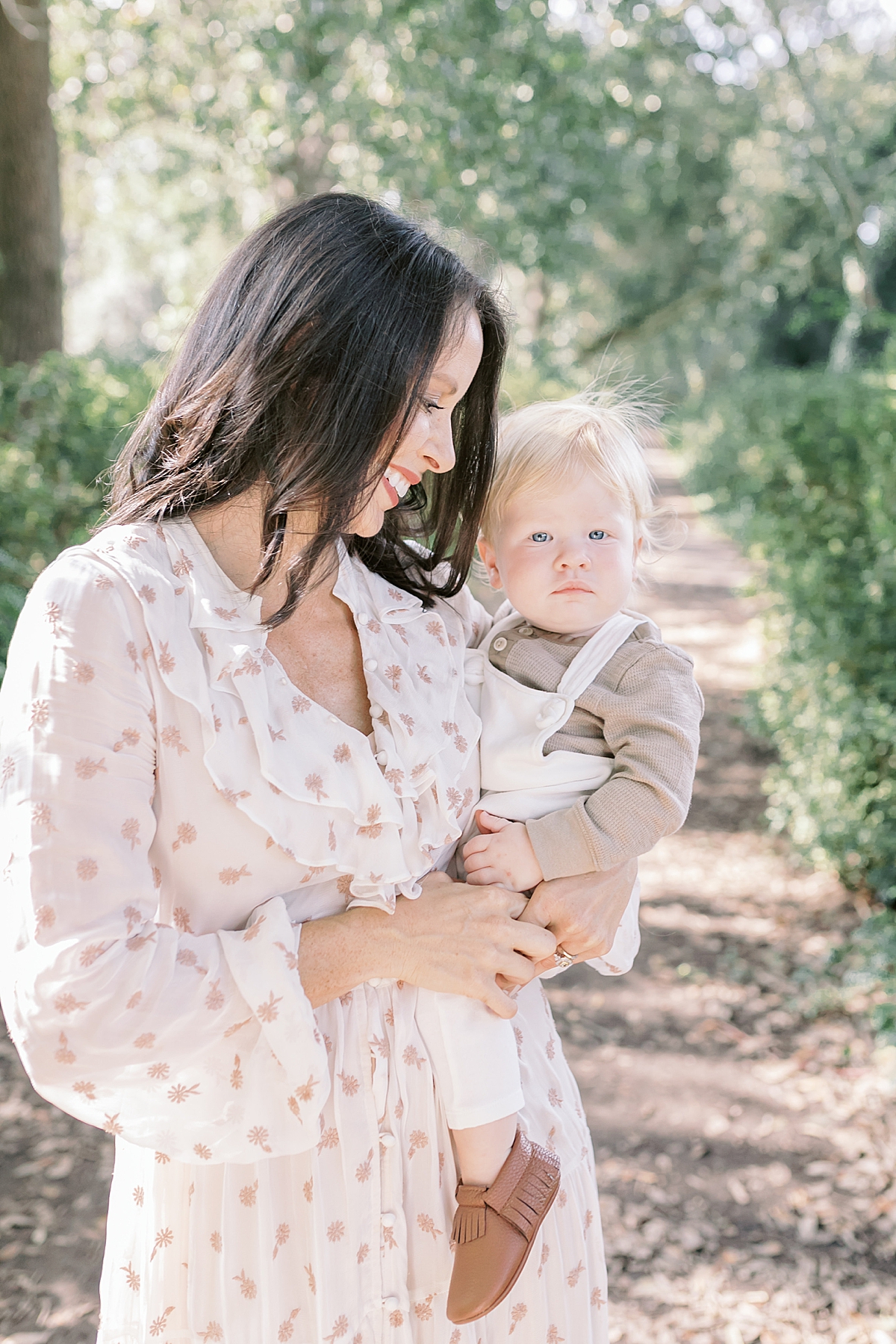 Fall photoshoot with Mama and baby boy. Photos by Caitlyn Motycka Photography.