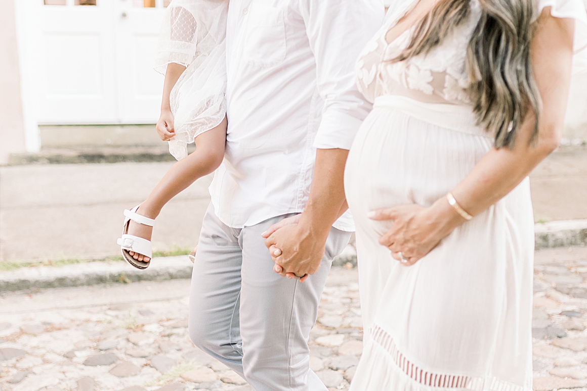 Downtown Charleston Maternity Session | Photos by Caitlyn Motycka Photography