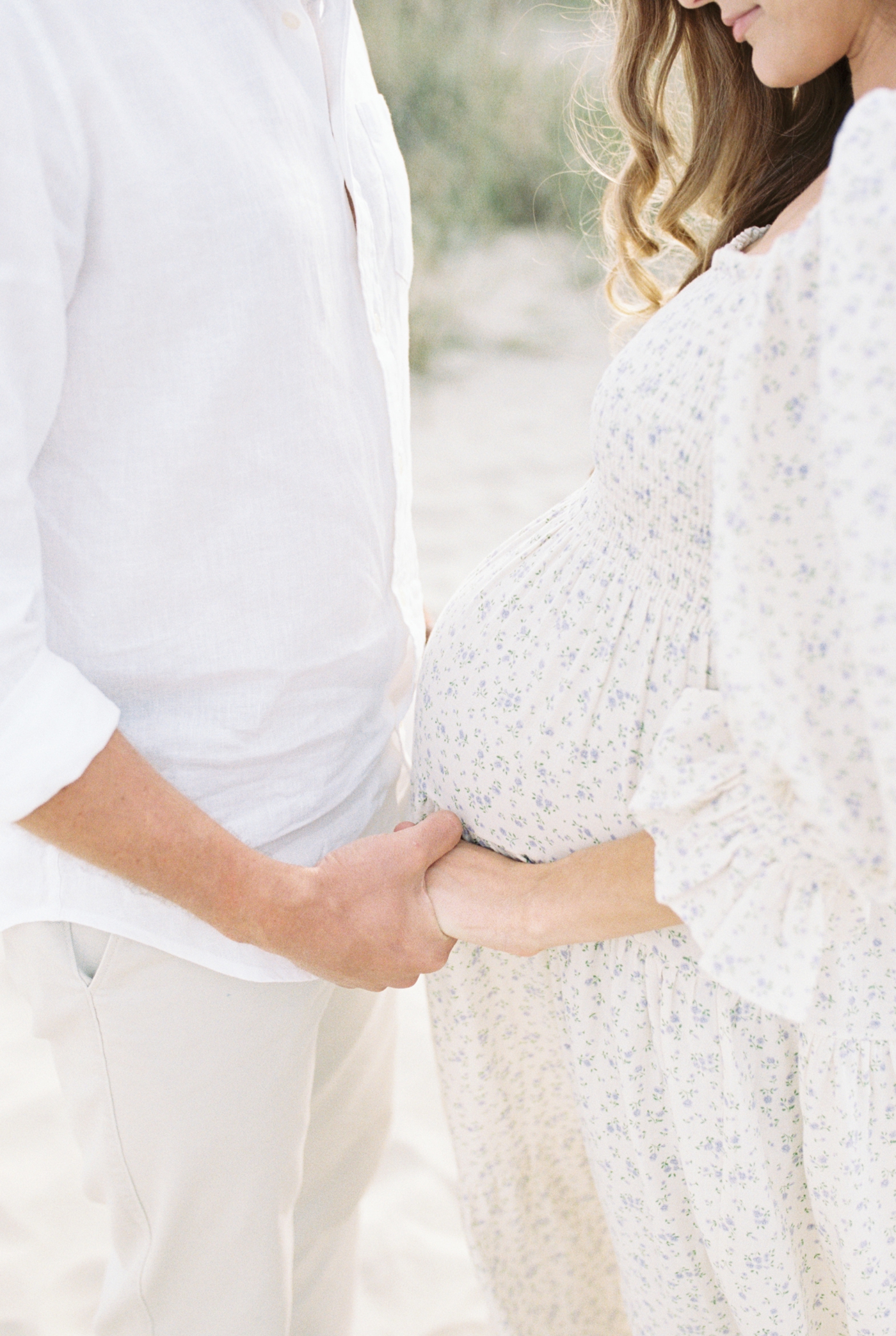 Maternity Session on the beach | Photo by Caitlyn Motycka Photography.