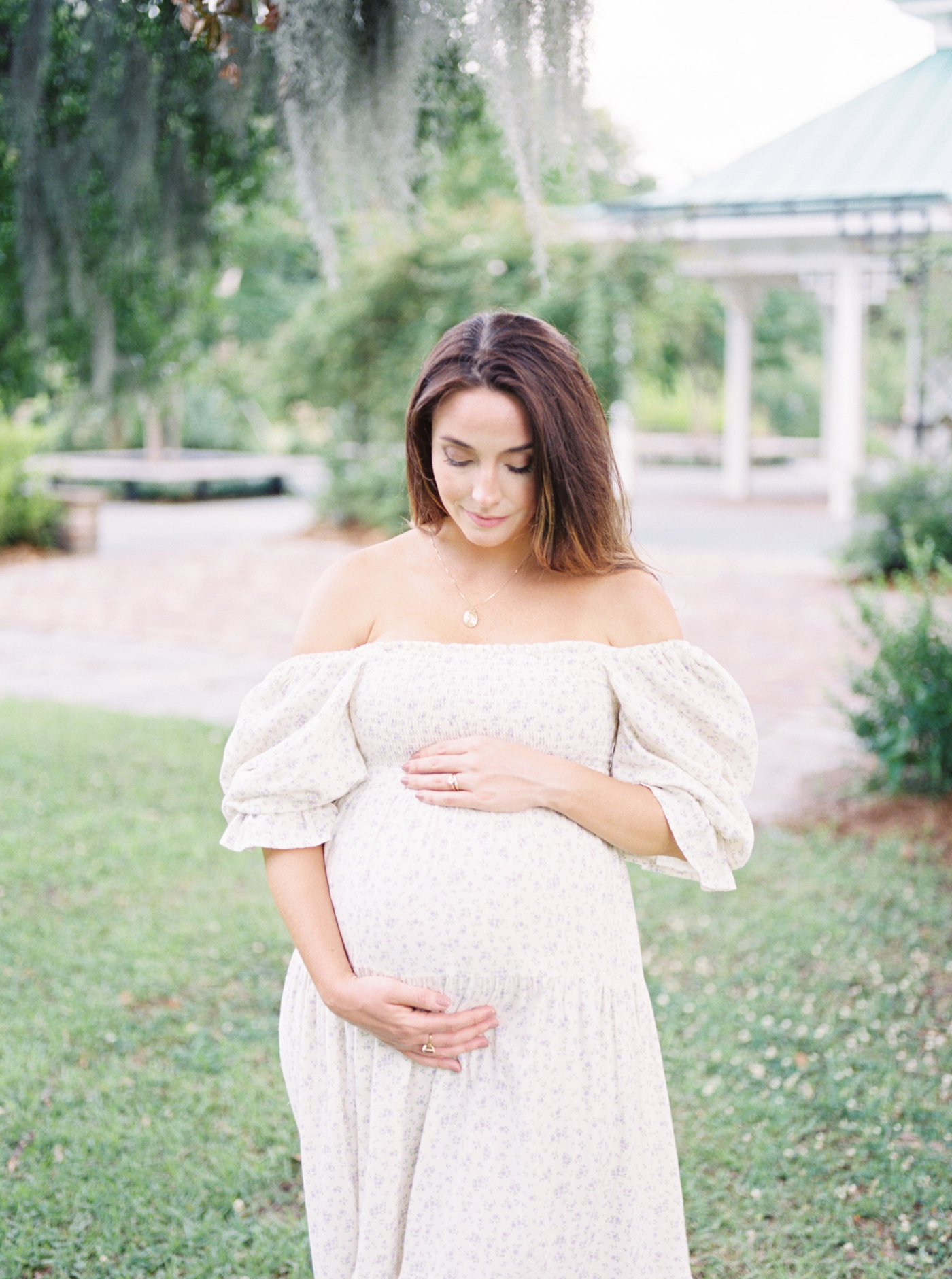 Expecting mother cradling her belly | Photo by Caitlyn Motycka Photography.