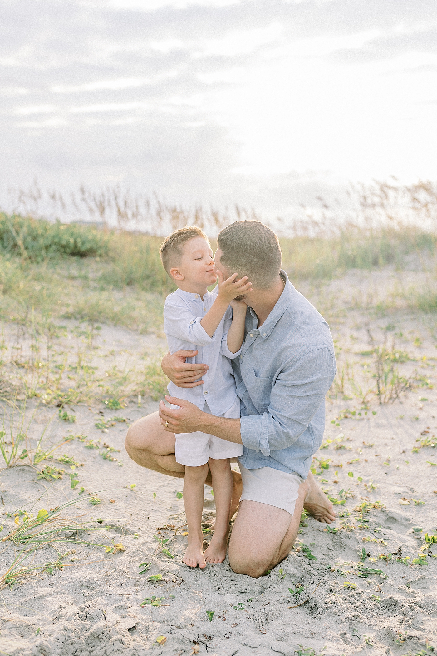 Little boy giving his dad a kiss | Image by Caitlyn Motycka